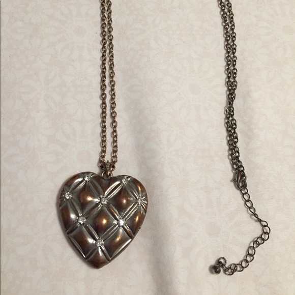 F21 long heart pendant necklace - Picture 2 of 2